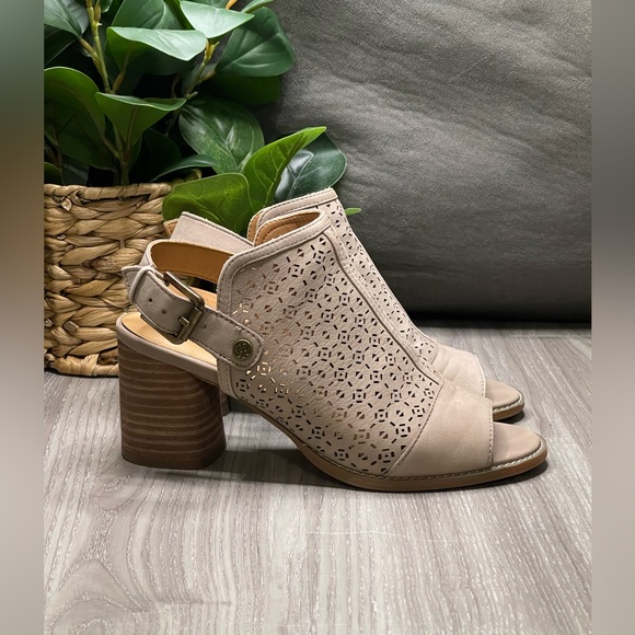 Tommy Hilfiger Tan Open Toe Chunky Block Heels - Picture 3 of 12